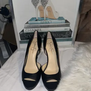 🚨 Kimli Peep Toe Pump in Black NWOT