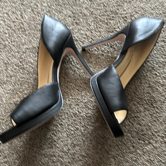 🚨 Kimli Peep Toe Pump in Black NWOT