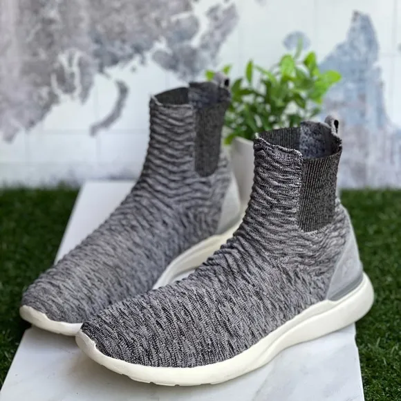 👟APL CHELSEA BOOTIES Size 9 men  black n white