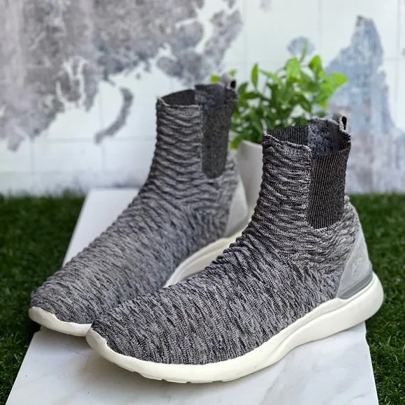 👟APL CHELSEA BOOTIES Size 9 men  black n white