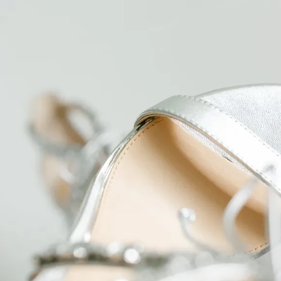 Badgley Mischka Thamar Silver Metallic 9 Women's Block Heels Platinum