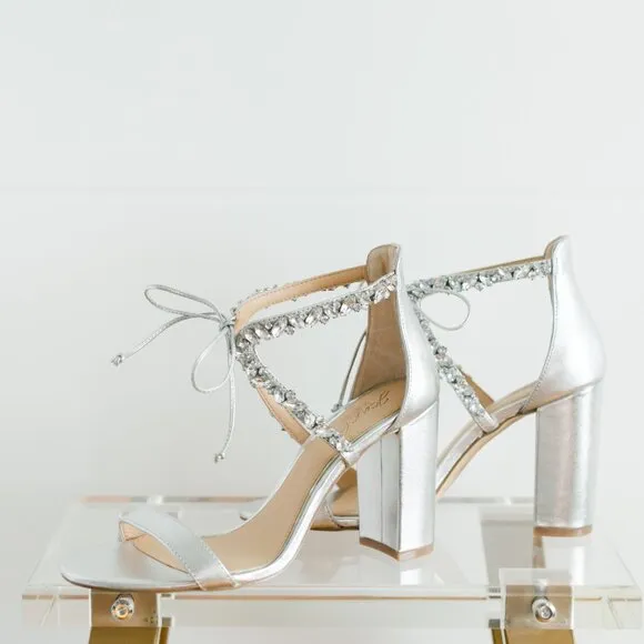 Badgley Mischka Thamar Silver Metallic 9 Women's Block Heels Platinum