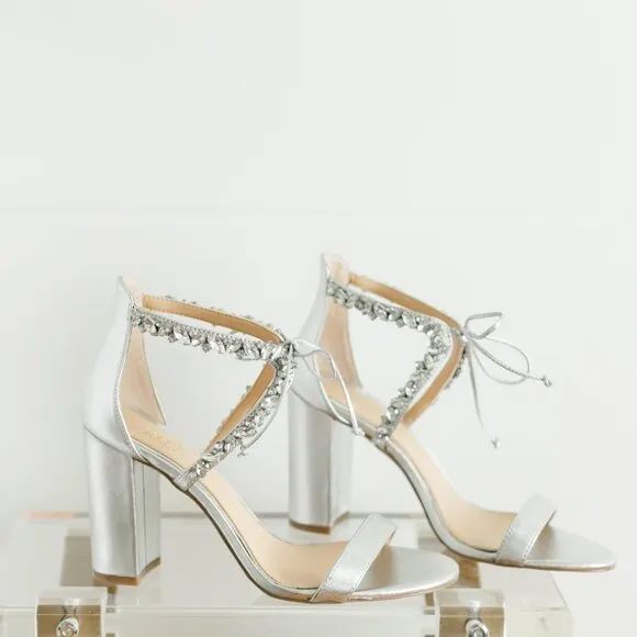 Badgley Mischka Thamar Silver Metallic 9 Women's Block Heels Platinum