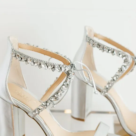 Badgley Mischka Thamar Silver Metallic 9 Women's Block Heels Platinum