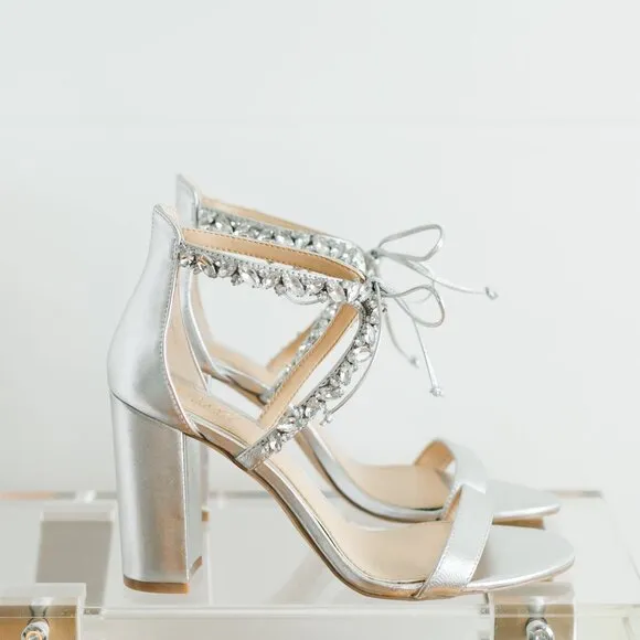 Badgley Mischka Thamar Silver Metallic 9 Women's Block Heels Platinum
