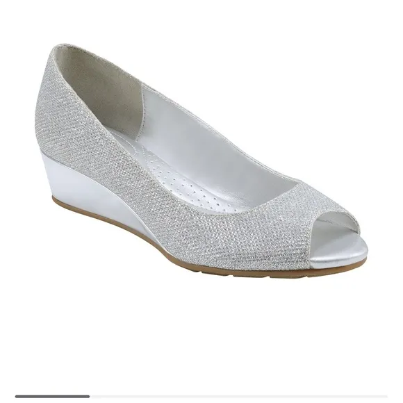 Bandolino Women's Candra Peep Toe Wedge Dress Pumps 8M Silver