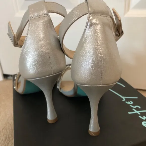Betsey Johnson Devan Pump Heels Silver Rhinestone Ankle Strap Peep Toe Size 7.5