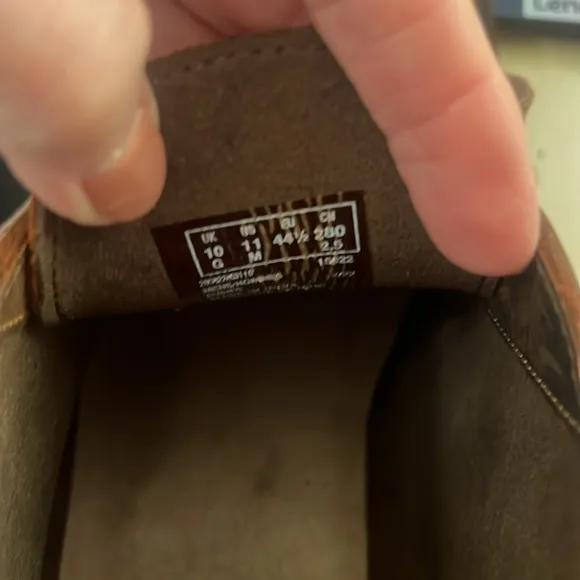 Clarks Men’s/Hommes Chukka boots new never worn