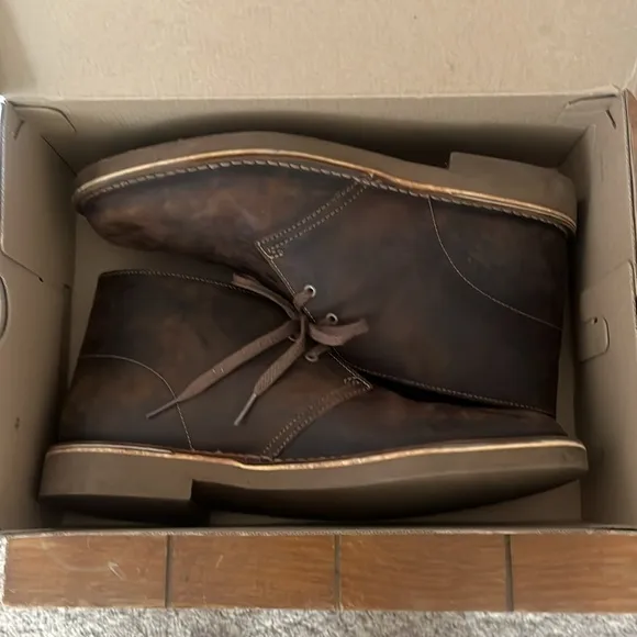 Clarks Men’s/Hommes Chukka boots new never worn