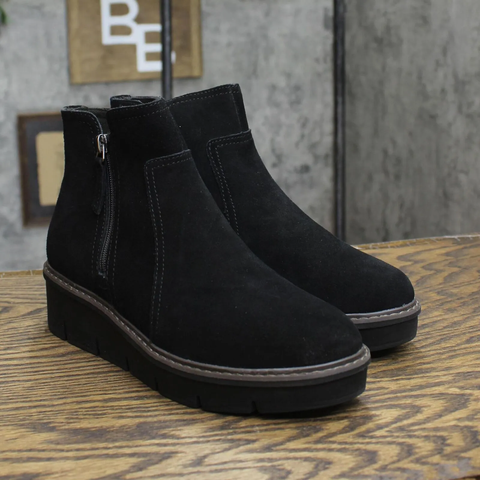 Clarks Women's Airabell Zip Ankle Boot 26163310 Black Suede 7M