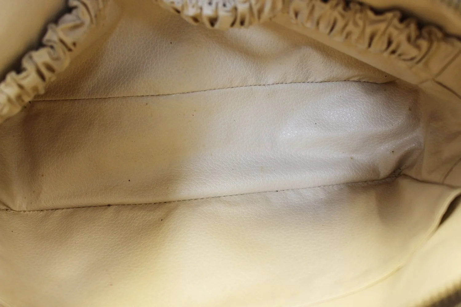 LOUIS VUITTON Monogram Canvas Trousse Toilette 28 Clutch