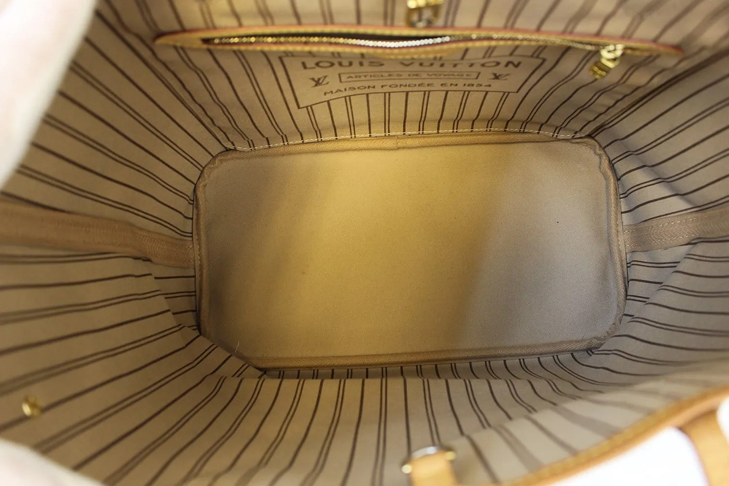 LOUIS VUITTON Monogram Neverfull MM Shoulder Bag