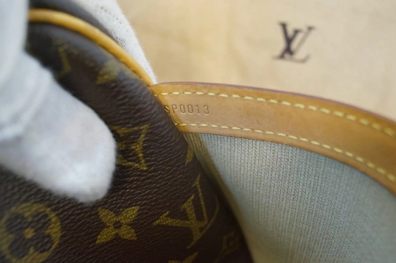 LOUIS VUITTON Monogram Reporter PM Shoulder Bag - Final Call