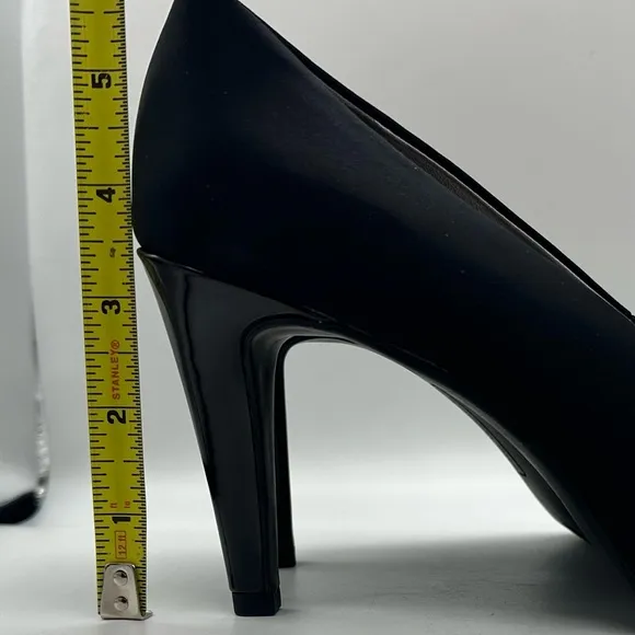 NEW Bandolino Rainaa Pump - Black - Size 8M