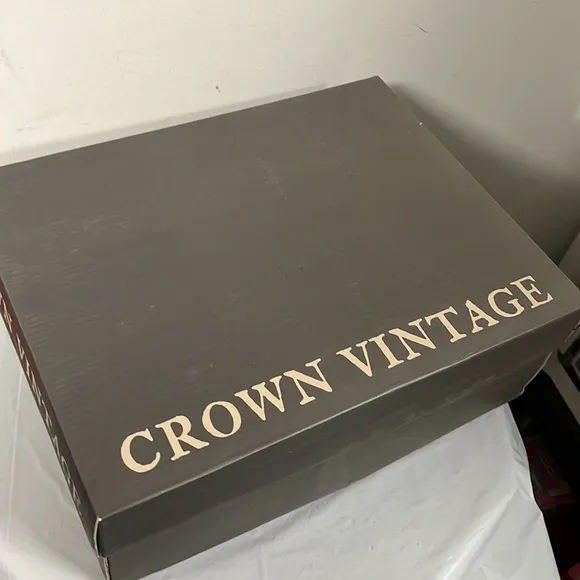 NIB - Crown Vintage CR-Dalmacio Chelsey Boot, Honey Suede - Size 8.5