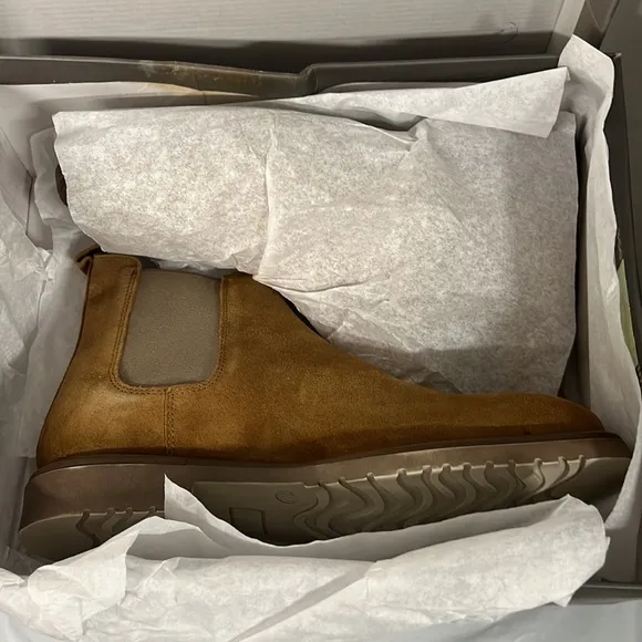 NIB - Crown Vintage CR-Dalmacio Chelsey Boot, Honey Suede - Size 8.5