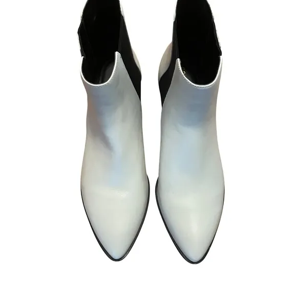 NWOB Cole Haan Valorie Chelsea bootie cream women's 9.5