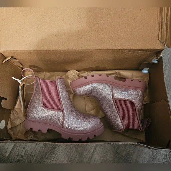 NWT Native Kensington Treklite Toddler Pink glitter boots