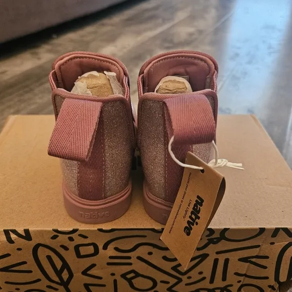 NWT Native Kensington Treklite Toddler Pink glitter boots