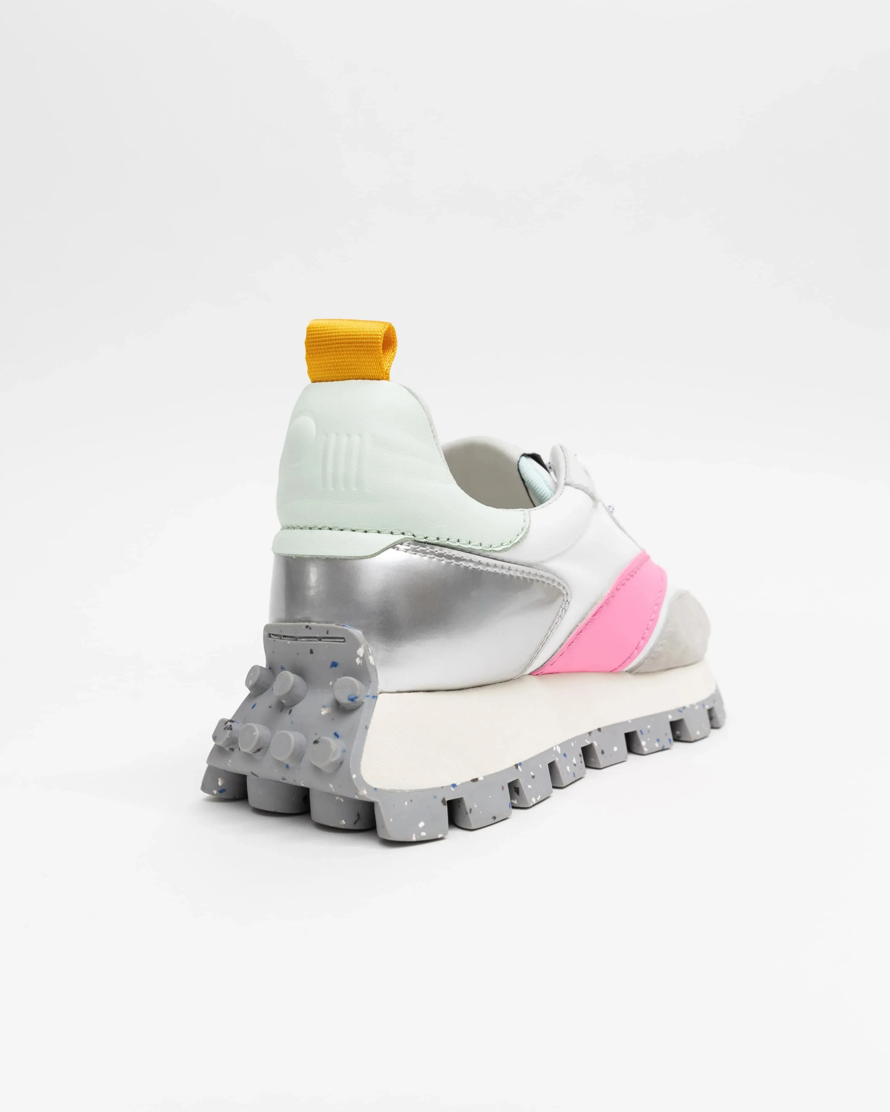 oncept: osaka sneaker-pink shockwave