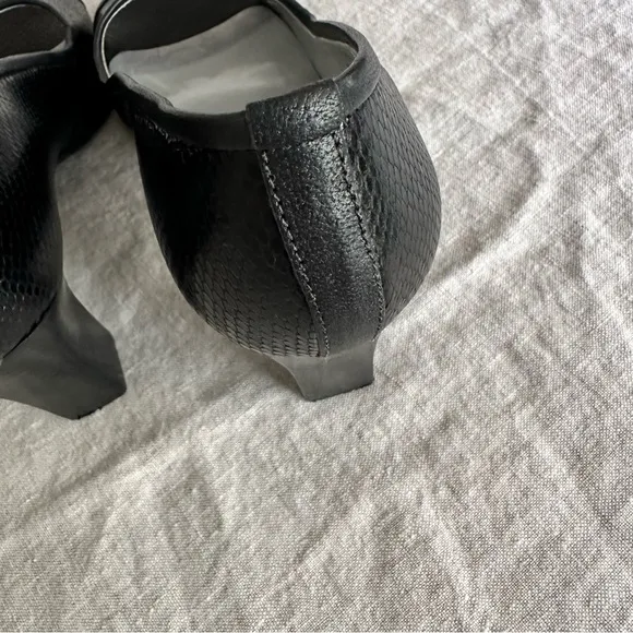Talbots Black Leather Peep Toe Heels 7.5B