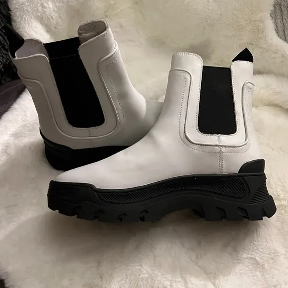 The GREATS® Brooklyn Hewes Chelsea Leather Boot Women Sz 7.5