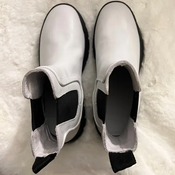The GREATS® Brooklyn Hewes Chelsea Leather Boot Women Sz 7.5