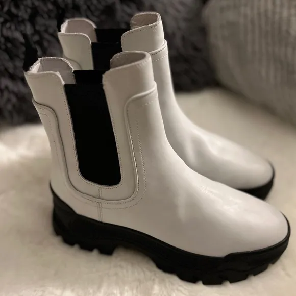 The GREATS® Brooklyn Hewes Chelsea Leather Boot Women Sz 7.5