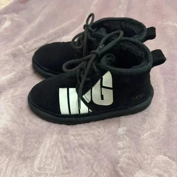 UGG Kid’s Neumel Chopd Classic Lace Up Suede Boot in Black - Big Kids 4