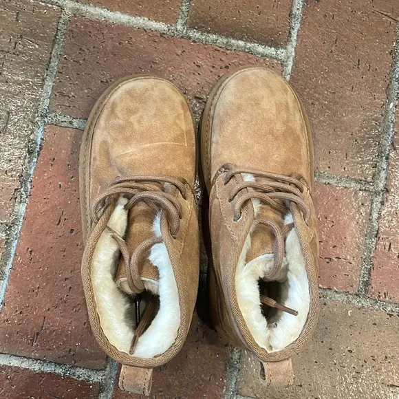 UGG Kids' Neumel II Sheepskin Chukka Boots