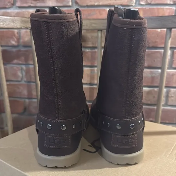 Ugg moto short boot, kids size 5, chocolate brown,