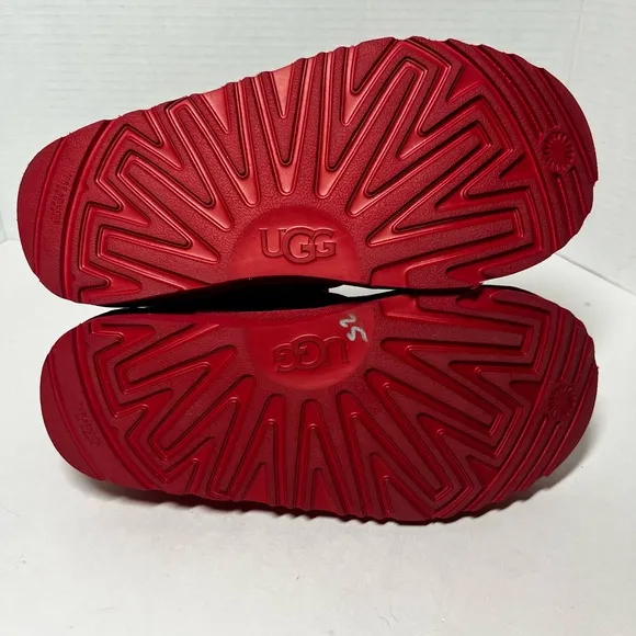 UGG Neumel Chukka Boot Girls size 3
