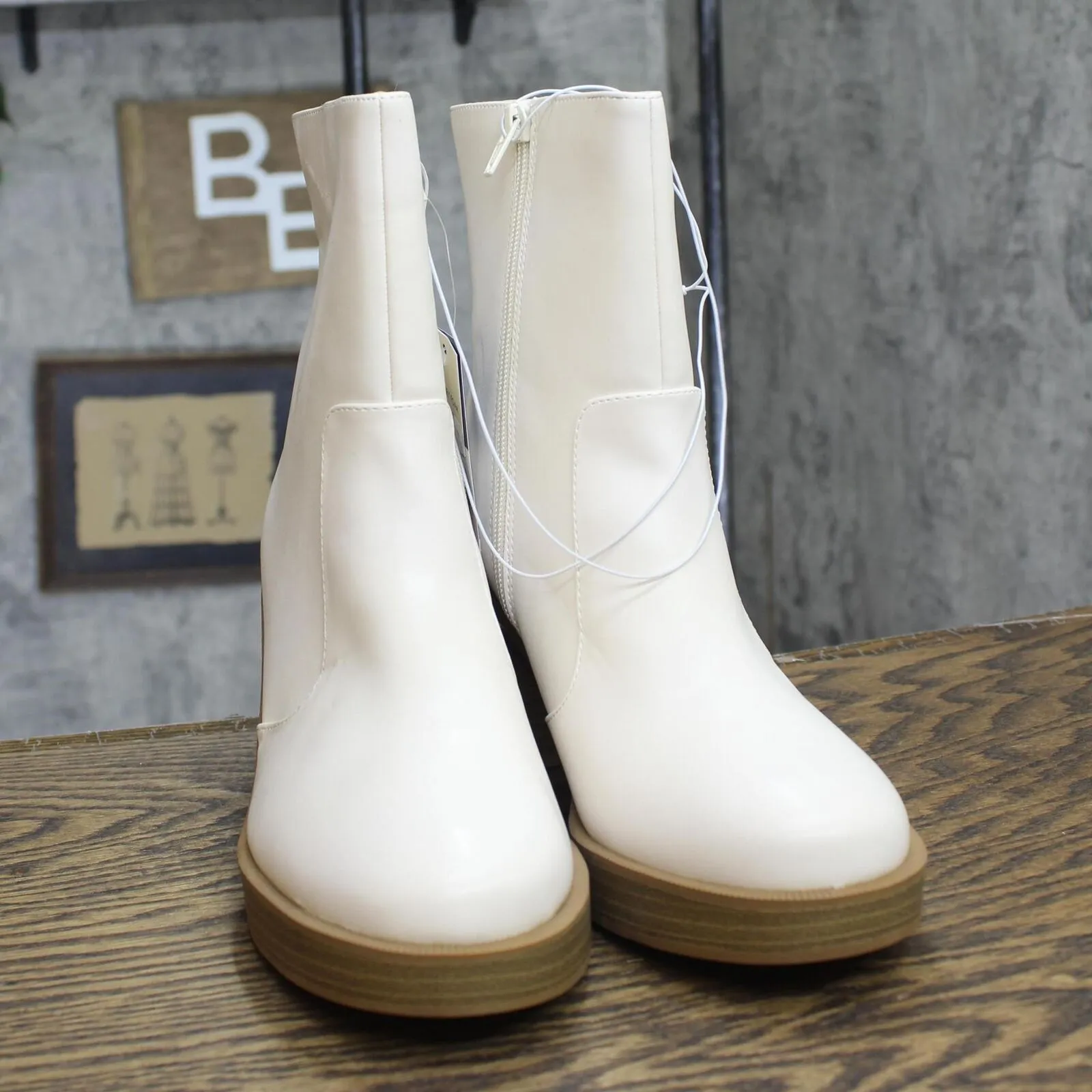 Universal Thread Jenna Platform Boots with Memory Foam Insole Off White 9M