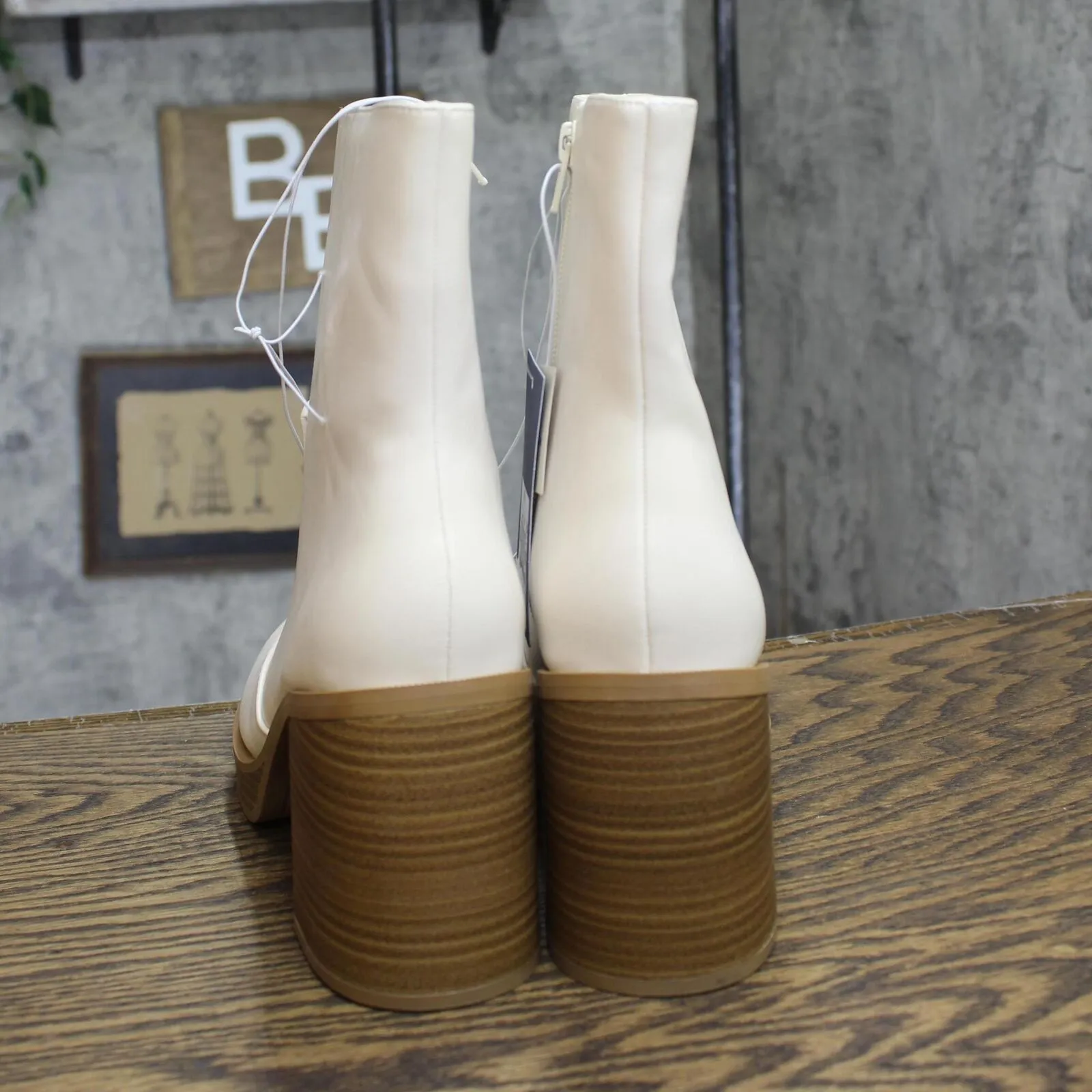 Universal Thread Jenna Platform Boots with Memory Foam Insole Off White 9M