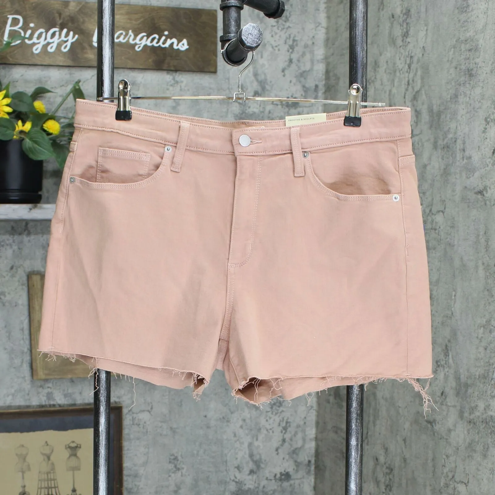 Universal Thread Women's High-Rise Raw Edge Short Jean Shorts