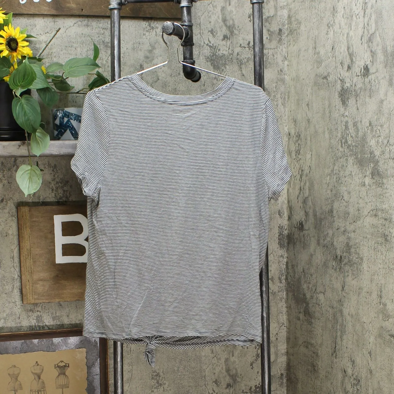 Universal Thread Women's Short Sleeve Knit Tie Front T-Shirt