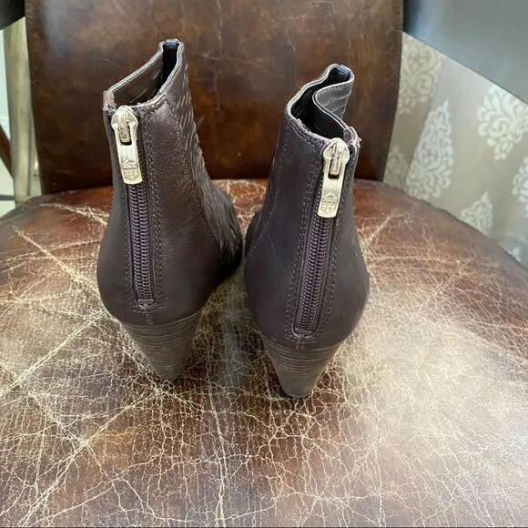 VINCE CAMUTO peep toe cut out ankle booties 9 1/2