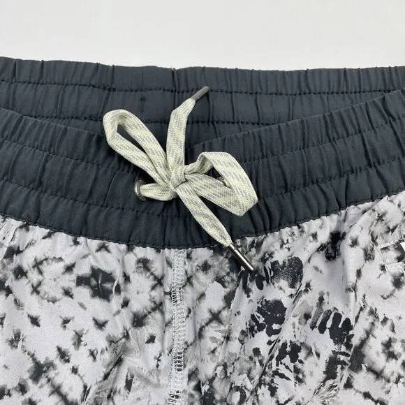 VUORI Clementine Shorts Size Large Gray Shibori. 2.5” Inseam NWT Womens