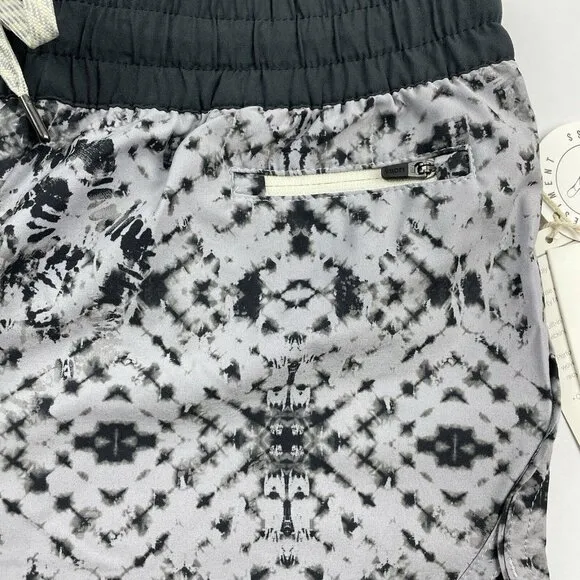 VUORI Clementine Shorts Size Large Gray Shibori. 2.5” Inseam NWT Womens