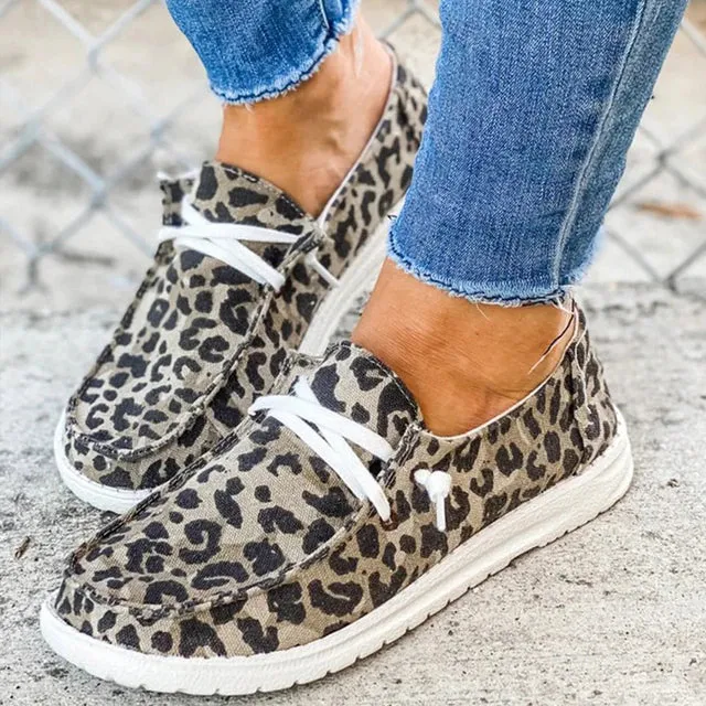 Women's lace-up shoes