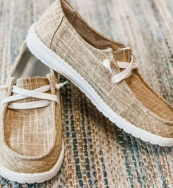 Women's lace-up shoes